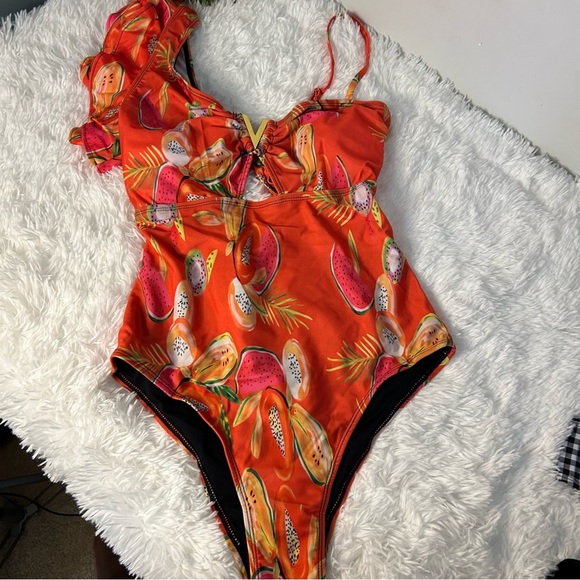 New Woman’s swimsuit - Picture 4 of 4